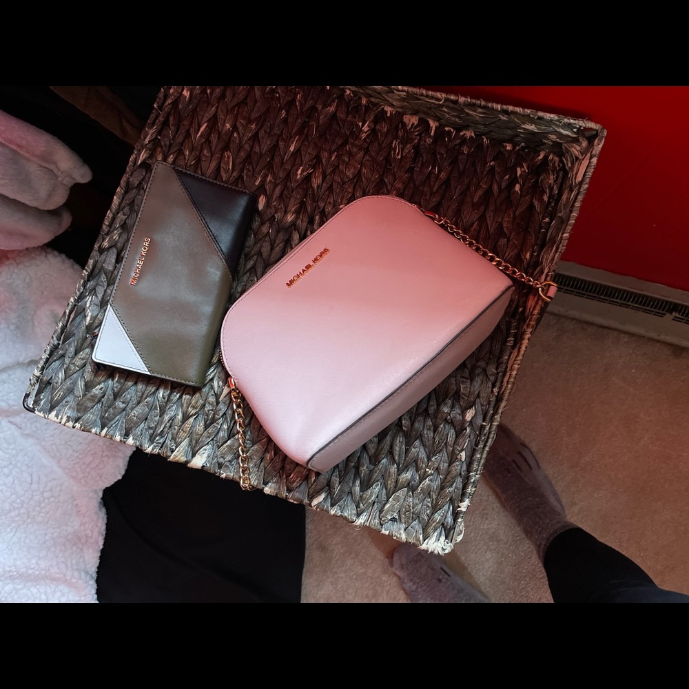Micheal kors Crosby body.there’s a wallet as well. 100.for the set..